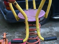 Speeltuig op betonblok - afbeelding 2 van  5