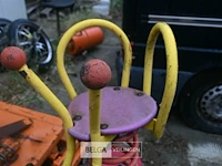 Speeltuig op betonblok - afbeelding 3 van  5