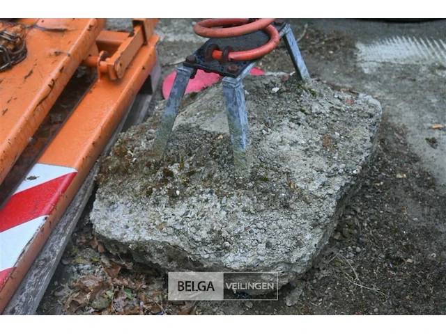 Speeltuig op betonblok - afbeelding 5 van  5