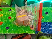 Spelkoffer inhoud dino's - afbeelding 7 van  7
