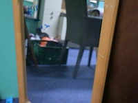 Spiegel in houten kader - afbeelding 1 van  1