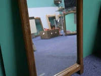 Spiegel in houten kader - afbeelding 1 van  1