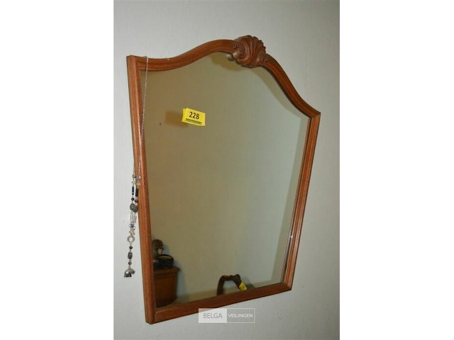 Spiegel in houten kader - afbeelding 1 van  2