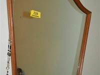 Spiegel in houten kader - afbeelding 1 van  2