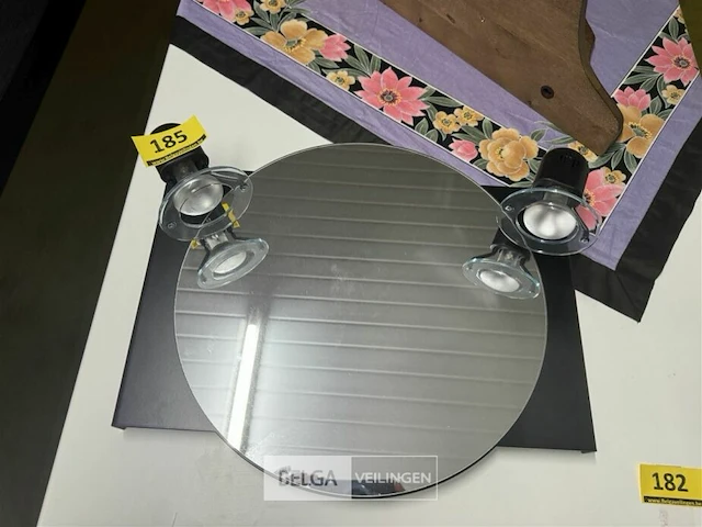 Spiegel met 2 spotjes h40xb50 cm - afbeelding 2 van  2