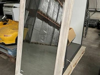 Spiegel met houten kader - afbeelding 2 van  2