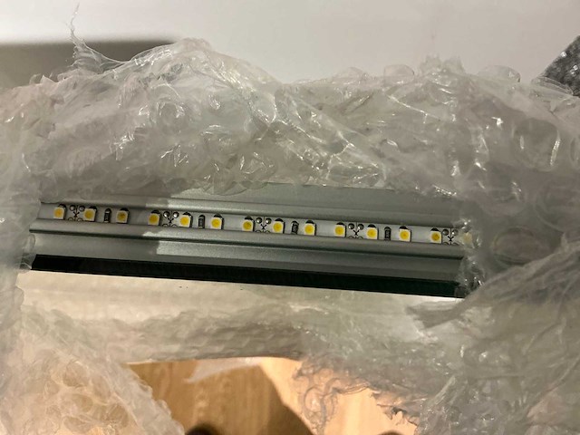 Spiegel met led-verlichting - afbeelding 3 van  3