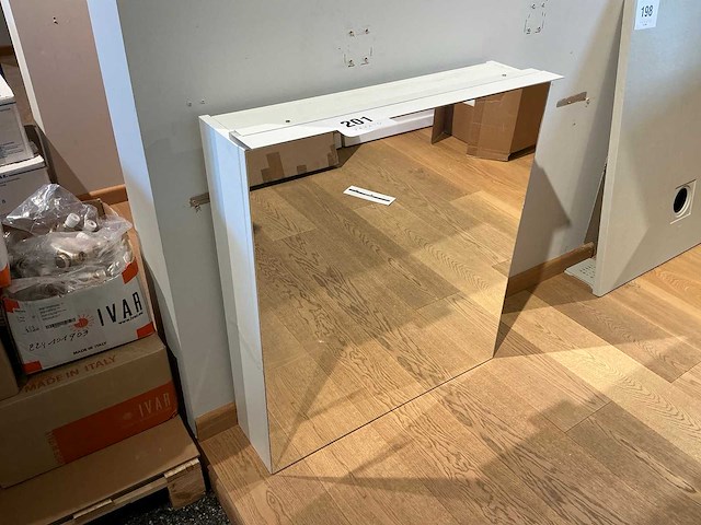 Spiegelkast - afbeelding 1 van  3