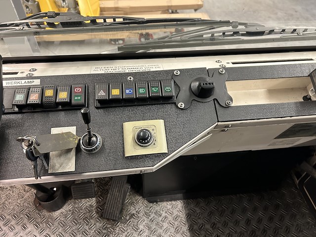 Spijkstaal trekker - bj 2010 - afbeelding 4 van  14