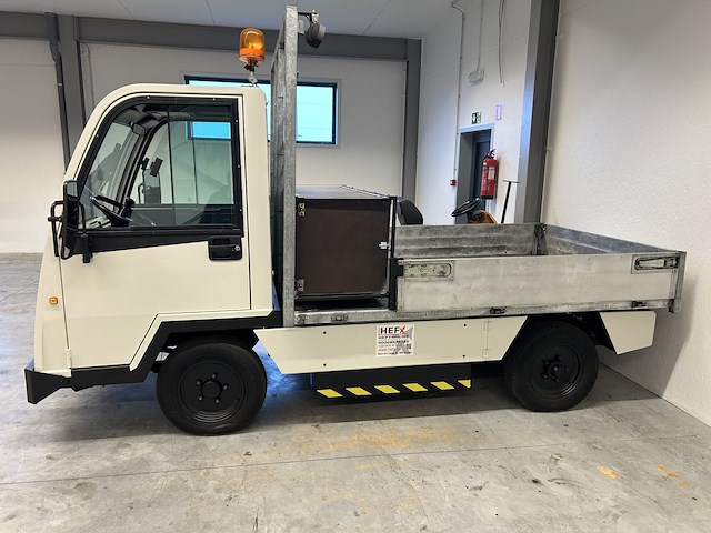 Spijkstaal trekker - bj 2010 - afbeelding 1 van  14