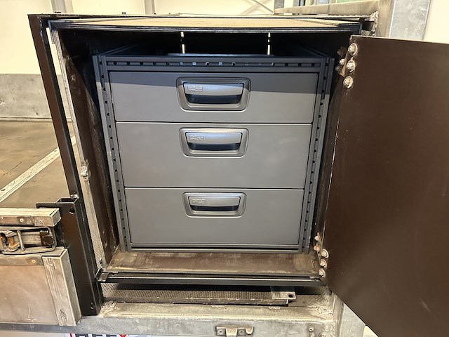 Spijkstaal trekker - bj 2010 - afbeelding 12 van  14