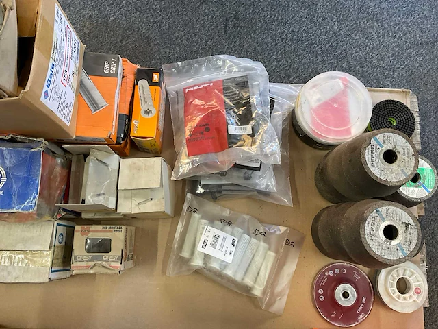 Spit bouw- en bevestigingsmateriaal - afbeelding 9 van  10