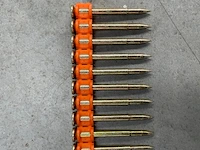 Spit nagels op strip - afbeelding 1 van  5