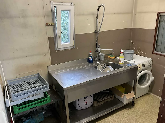 Spoelbak rvs + kraanwerk en douche + warmwaterboiler - afbeelding 1 van  5