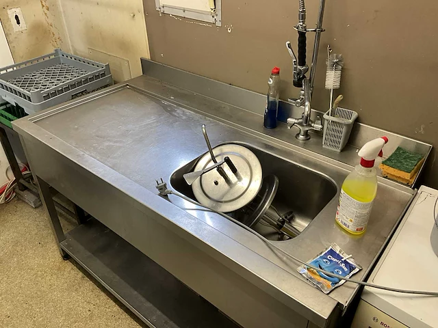 Spoelbak rvs + kraanwerk en douche + warmwaterboiler - afbeelding 3 van  5