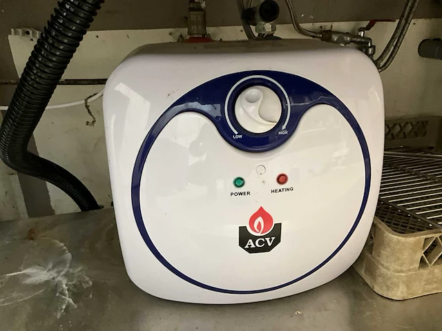 Spoelbak rvs + kraanwerk en douche + warmwaterboiler - afbeelding 5 van  5