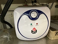 Spoelbak rvs + kraanwerk en douche + warmwaterboiler - afbeelding 5 van  5