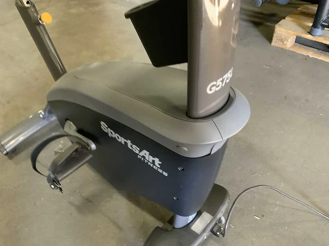 Sportsart g575u uprightbike home trainer - afbeelding 3 van  5
