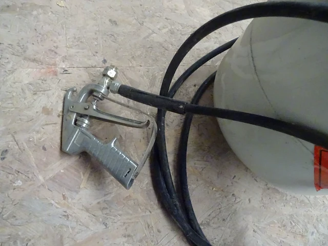 Spraytank met pistool - afbeelding 4 van  4