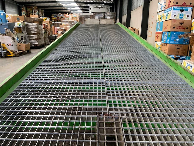 Spreutels diegem - rampe - hydraulische laadbrug 8 ton verrijdbaar 380v - 2001 - afbeelding 2 van  11