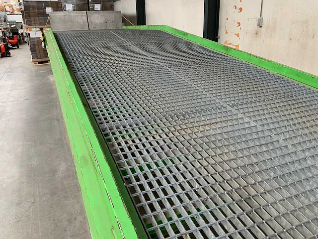 Spreutels diegem - rampe - hydraulische laadbrug 8 ton verrijdbaar 380v - 2001 - afbeelding 5 van  11