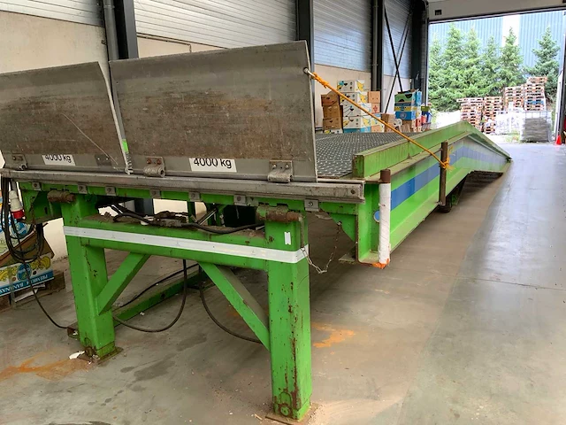 Spreutels diegem - rampe - hydraulische laadbrug 8 ton verrijdbaar 380v - 2001 - afbeelding 6 van  11