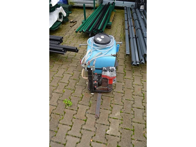Sproeimachine op benzine motor - afbeelding 3 van  7