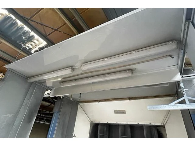 Spuitcabine wagner/estee spuitsysteem met rail techniek sgc - afbeelding 37 van  39