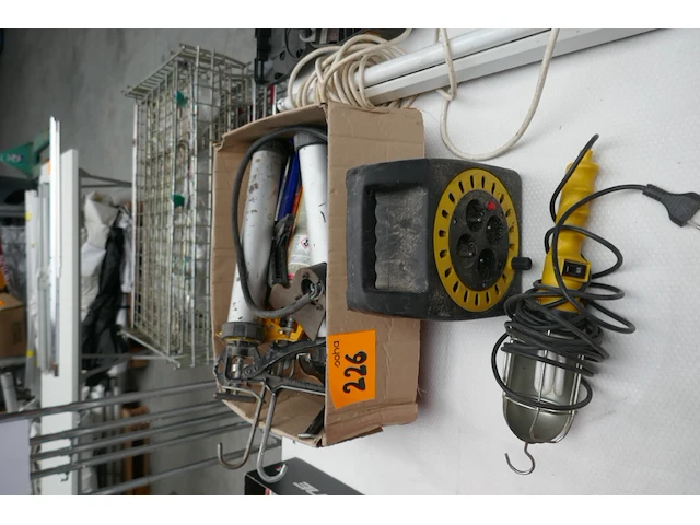 Spuitkits, verdeeldoos, werflamp, verlichting - afbeelding 1 van  5