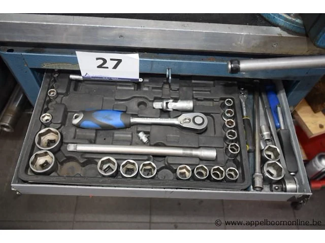 St gereedschapskast vv roldeur, inh lot div handgereedschappen - afbeelding 2 van  4