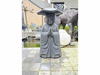 Staand buddha met handen samen en hoed - afbeelding 2 van  2