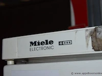 Staande diepvriezer miele met inhoud - afbeelding 2 van  3