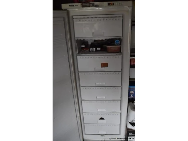 Staande diepvriezer miele met inhoud - afbeelding 3 van  3