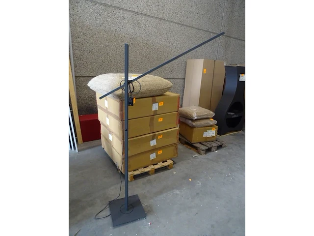 Staande lamp manutti - afbeelding 1 van  4