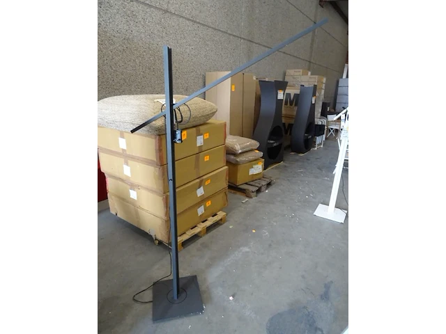 Staande lamp manutti - afbeelding 1 van  3