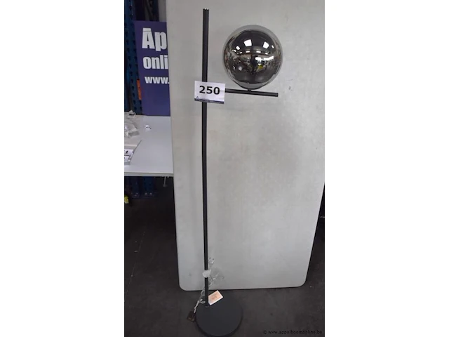 Staande lamp pure - afbeelding 1 van  2