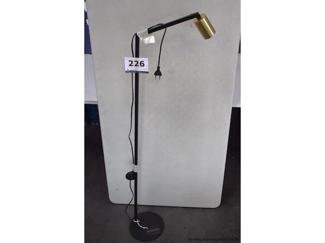 Staande lamp - afbeelding 1 van  3