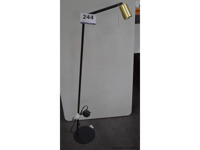 Staande lamp - afbeelding 1 van  2