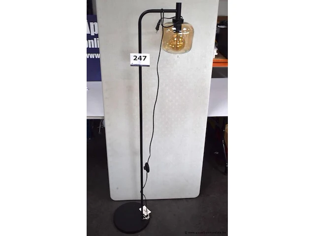 Staande lamp - afbeelding 1 van  2