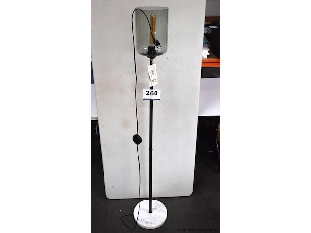 Staande lamp - afbeelding 1 van  2