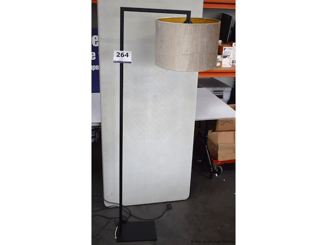 Staande lamp - afbeelding 1 van  1