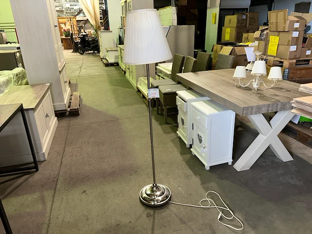 Staande lamp - afbeelding 1 van  4