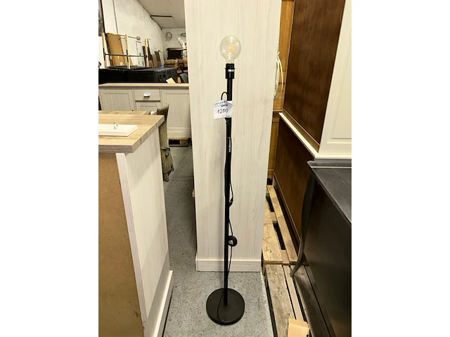 Staande lamp - afbeelding 1 van  3