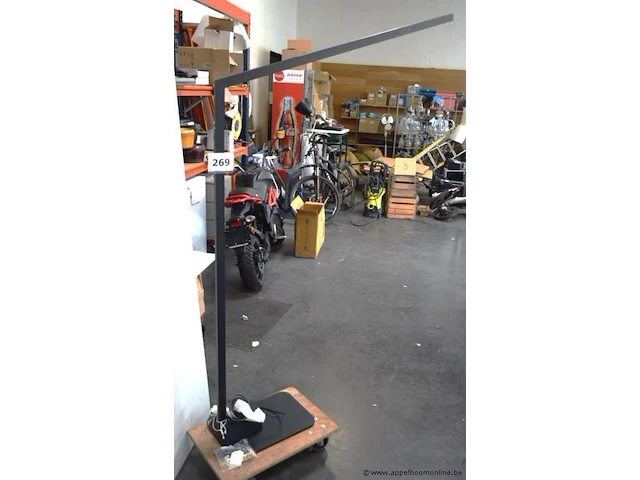 Staande led lamp ton - afbeelding 1 van  3