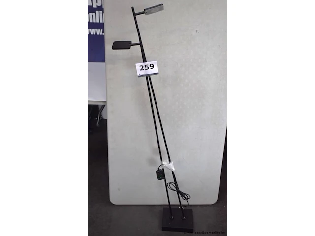 Staande led lamp - afbeelding 1 van  1
