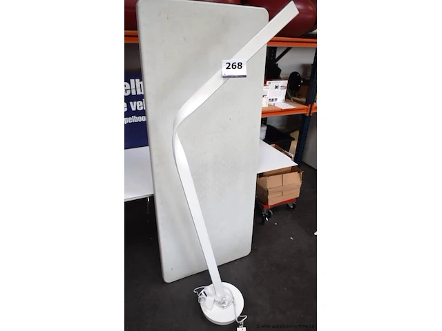 Staande led lamp - afbeelding 1 van  2