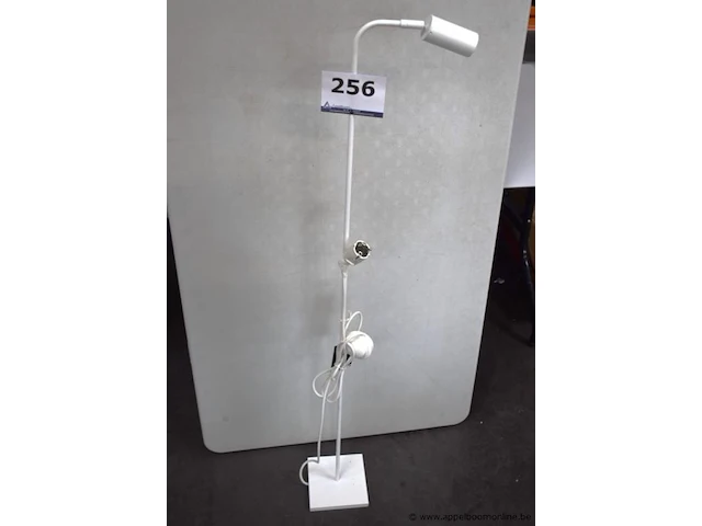 Staande leeslamp - afbeelding 1 van  2