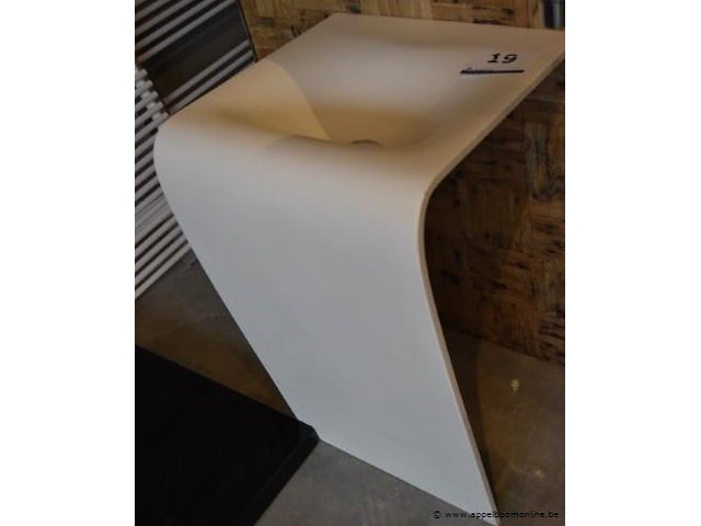 Staande wasbak en rechthoekige spiegel - afbeelding 4 van  4