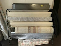 Staander met div soorten tafellakens - afbeelding 1 van  6