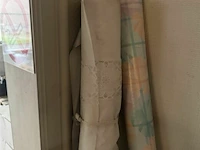 Staander met div soorten tafellakens - afbeelding 2 van  6